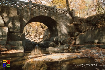 울주 석남사 석교 정측면