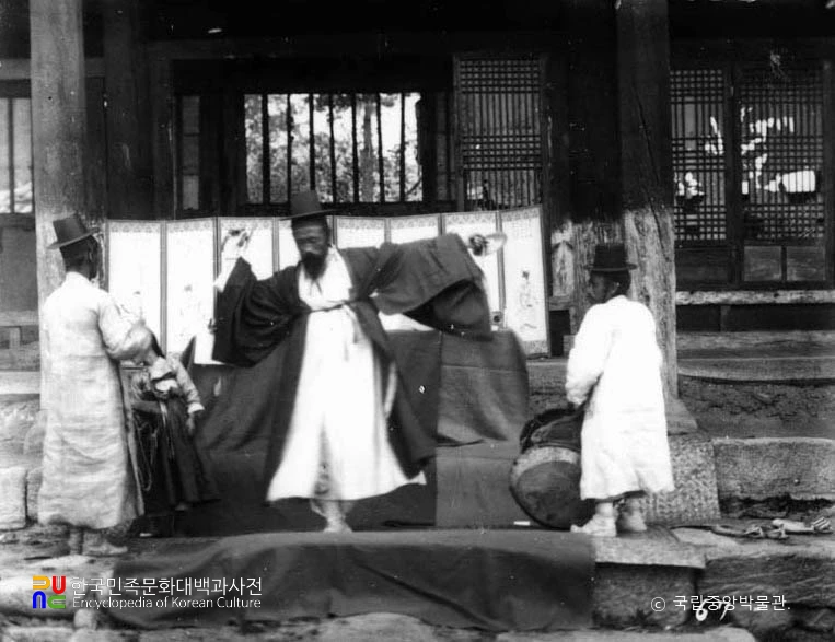 함남 북청 무당의 무용