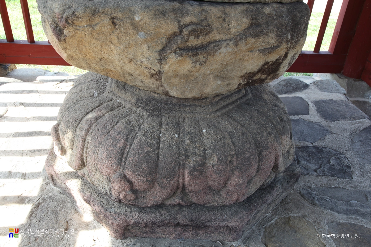 산청 단계리석조여래좌상의 연화대좌