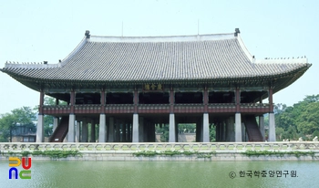 서울 경복궁 경회루 정면