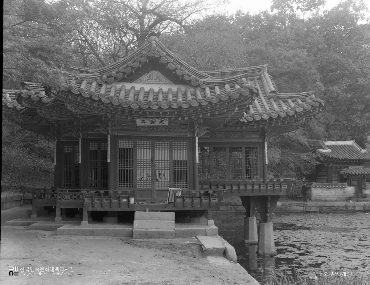 청덕궁의 부용정 모습