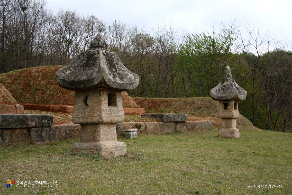 파주 공효공 박중손 묘 장명등