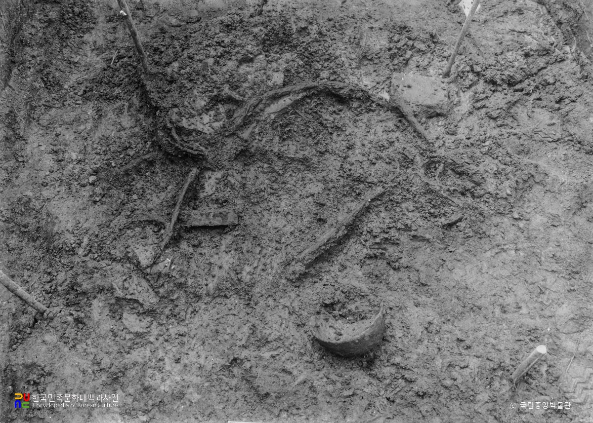부여 군수리사지 철기 출토 상태
