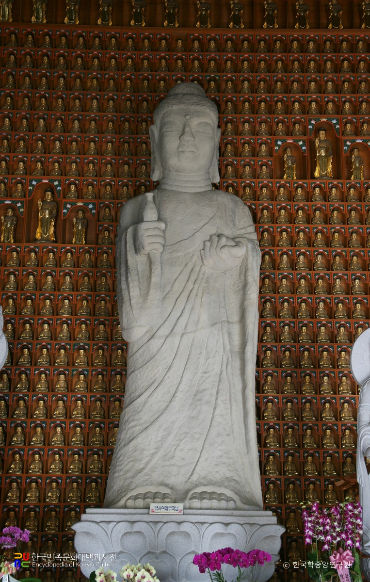 청주 용화사 석조불상군 / 약사여래입상