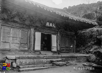 경주 백률사 대웅전 정측면