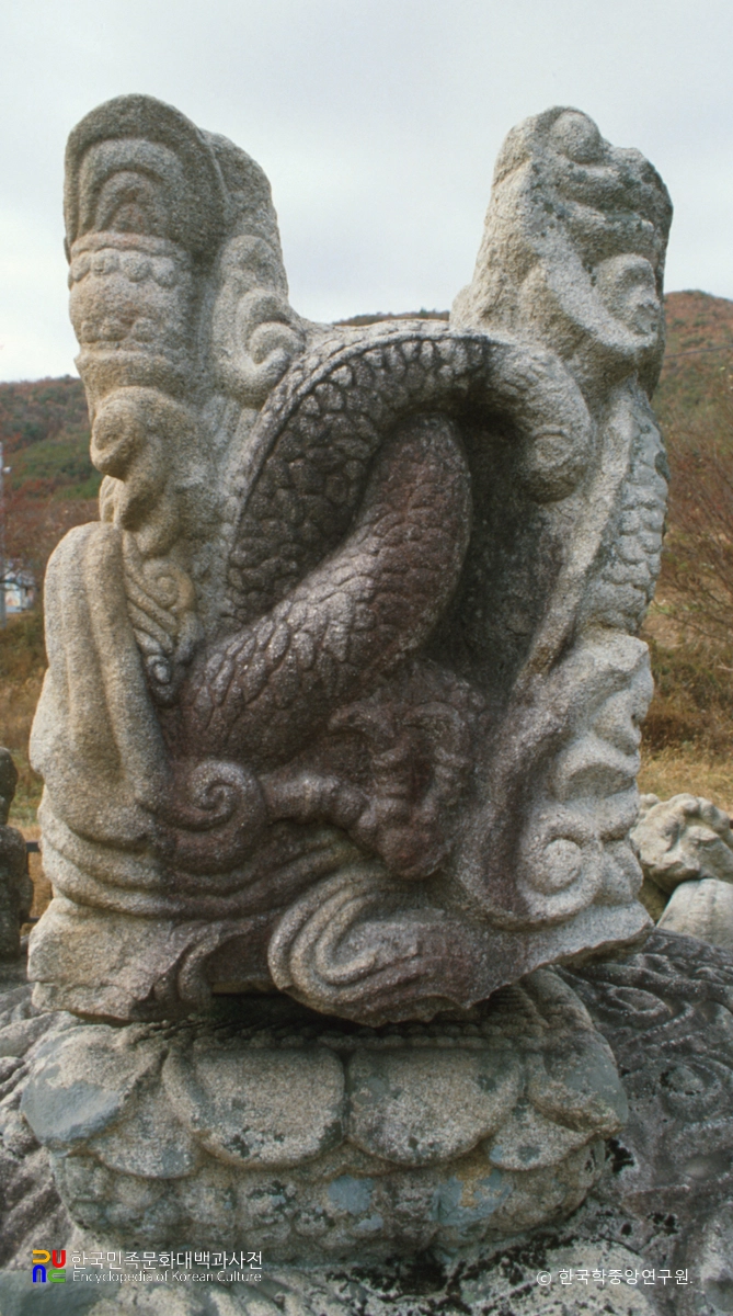 여주 고달사지 원종대사탑비 파편