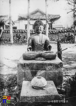 충주 철조여래좌상