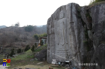 함양 덕전리 마애여래입상 우측면