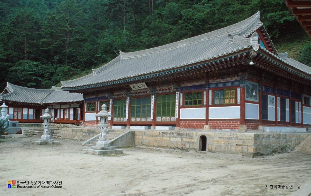 강릉 법왕사 대웅전 정측면