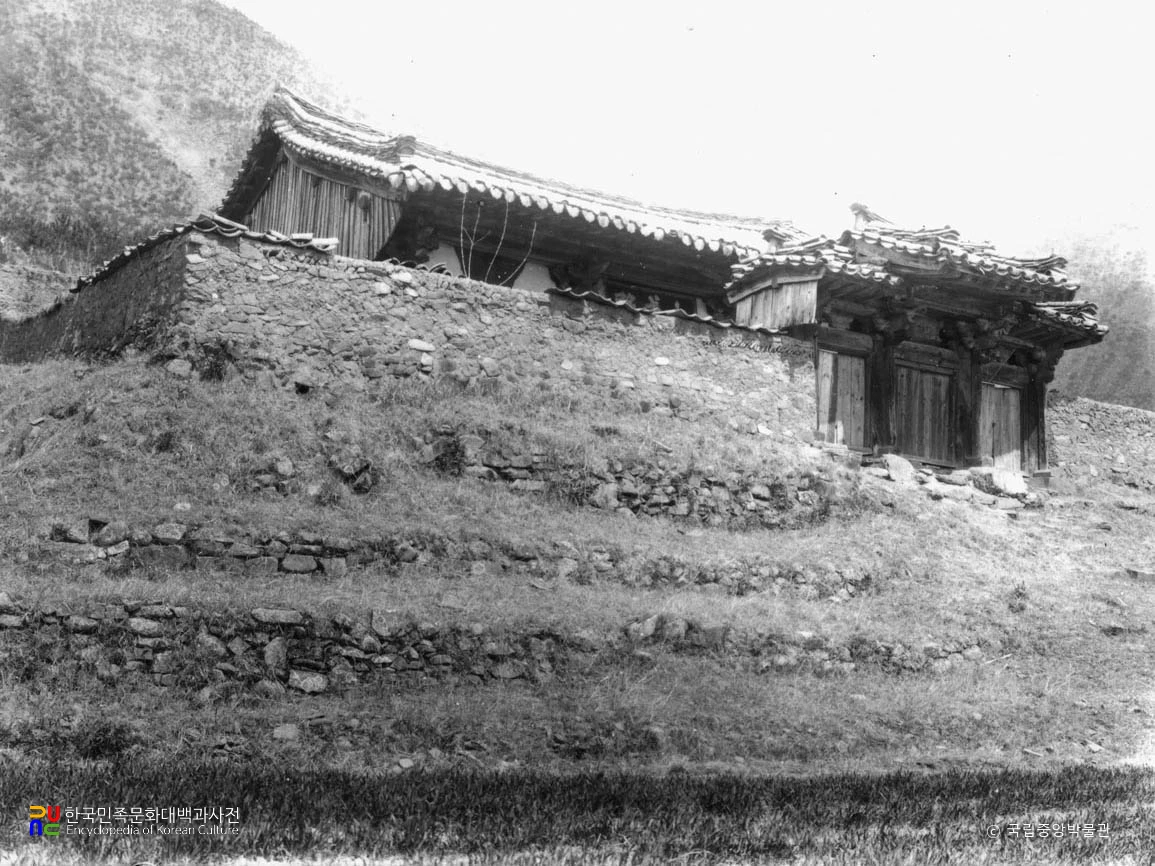 창녕 영산향교 대성전 입구 정면