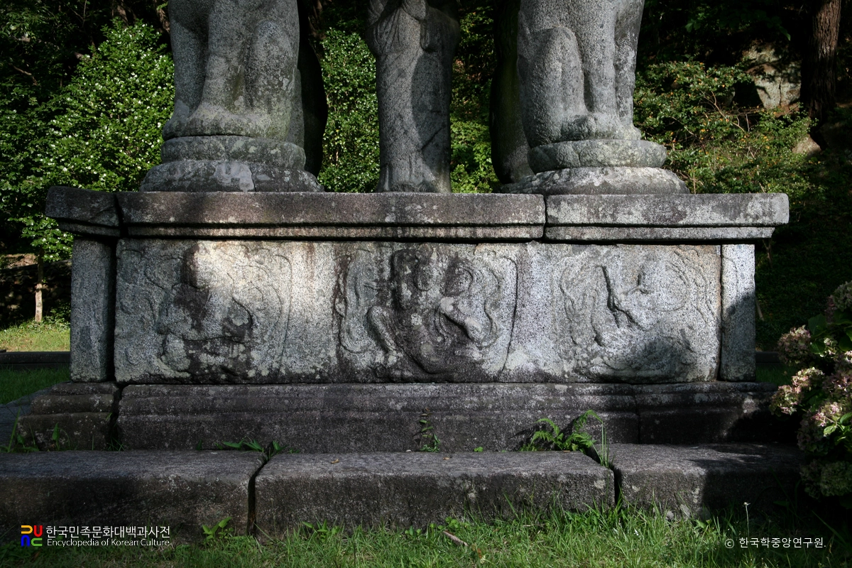 구례 화엄사 사사자 삼층석탑 중 기단부 정면