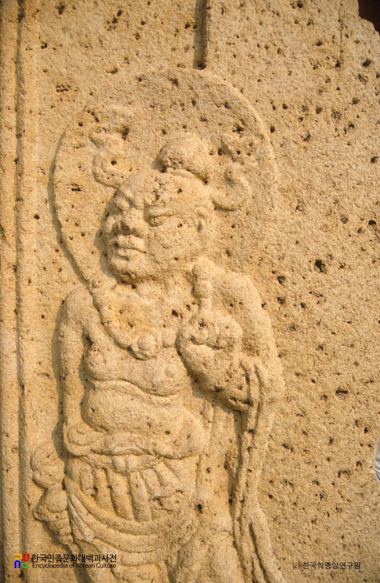 경주 장항리 서오층석탑 탑신 서쪽 우측 사천왕상