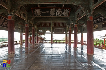 밀양 영남루 내부