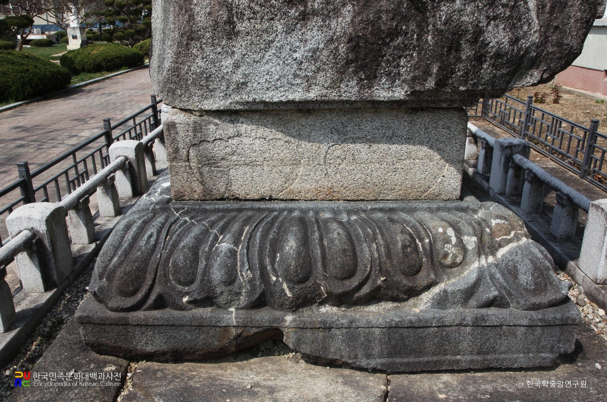함양 교산리 석조여래좌상의 대좌