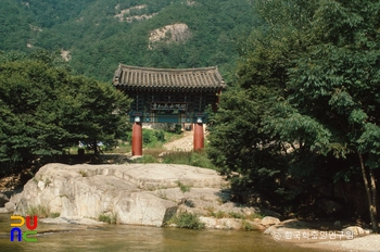 동해 삼화사 일주문