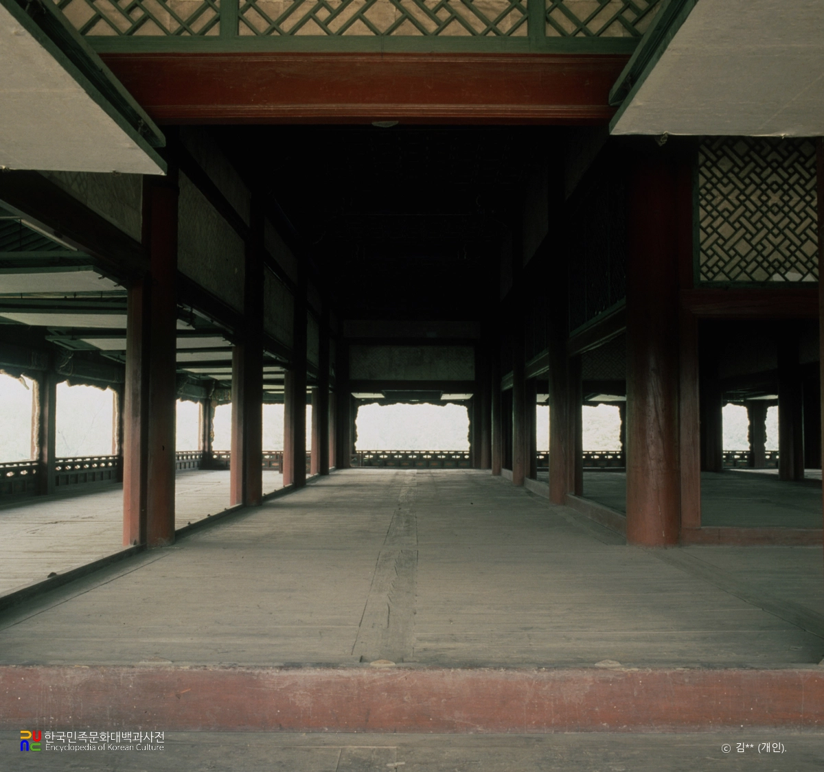 서울 경복궁 경회루 이층 내부