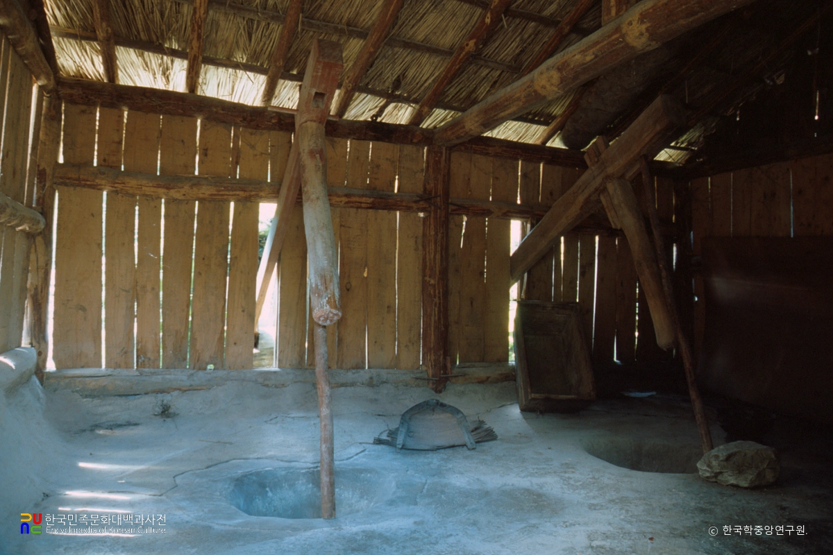 정선 백전리 물레방아 방앗간 내부