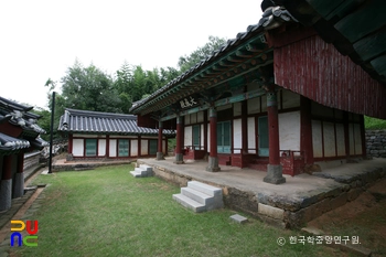 서천향교 대성전 정측면