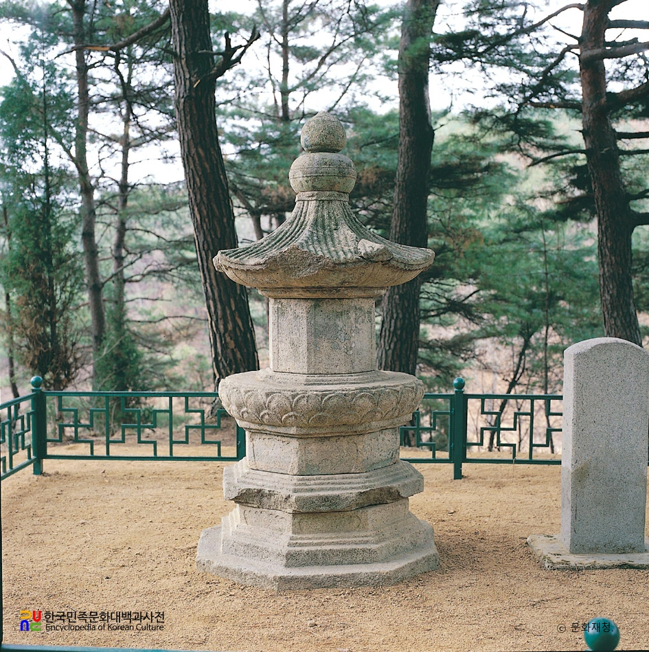 영동 영국사 승탑 후면