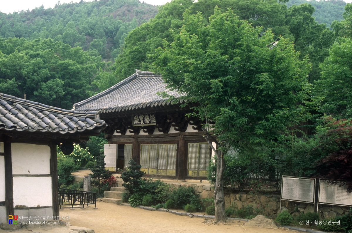 청주 보살사 극락보전