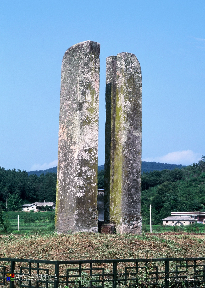 원주 법천사지 당간지주 정측면