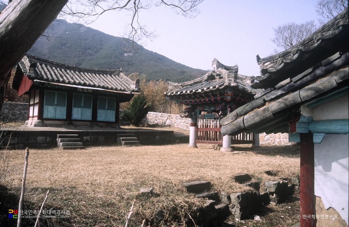 정읍 정충사지 전경