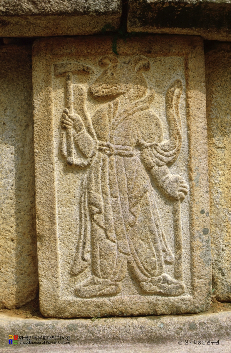 경주 김유신묘의 십이지신상 중 개상