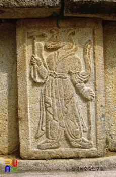 경주 김유신묘의 십이지신상 중 개상