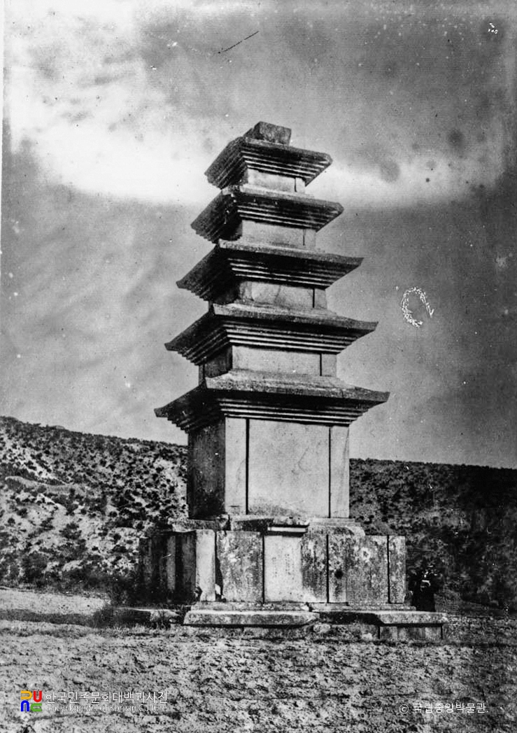 경주 나원리 오층석탑 정측면