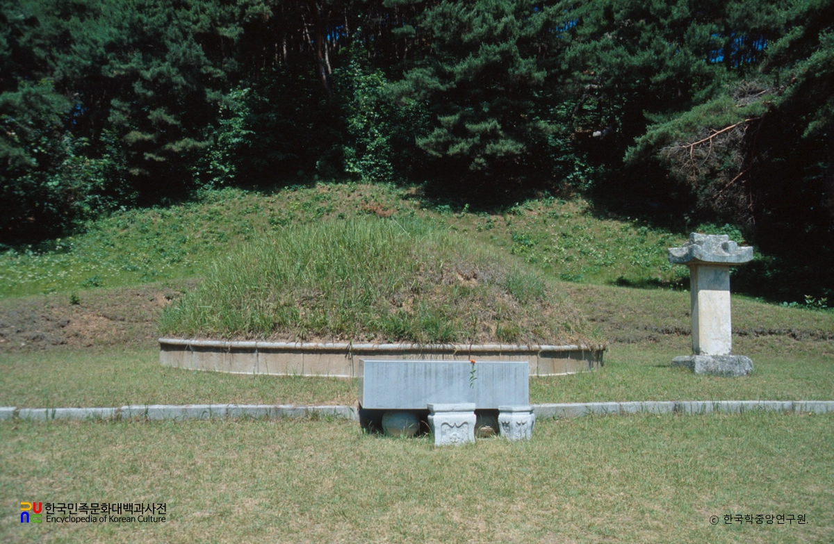 충주 임경업 묘소 정면