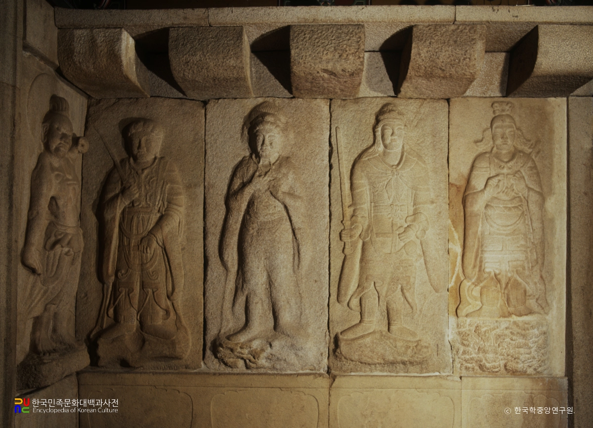 경주 석굴암 석굴 중 좌측 팔부중상 정면