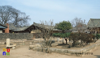 경주 교동 최부자댁 중 안채 앞 정원