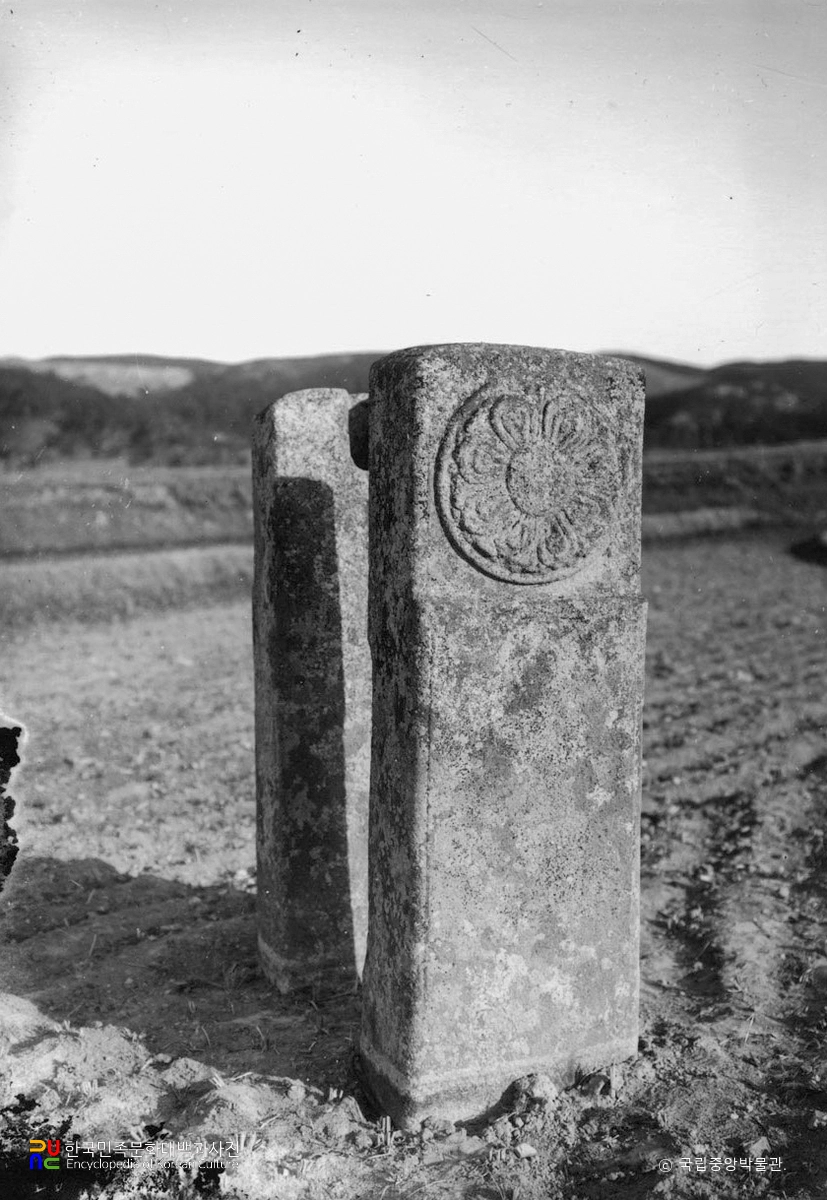 경주 보문사지 연화문 당간지주 정측면