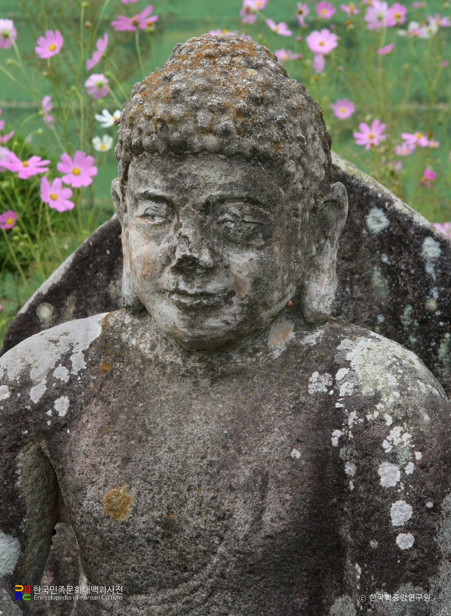 의령 중교리 석조여래좌상