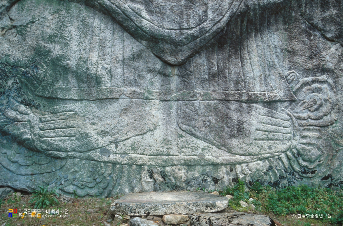 제천 덕주사 마애여래입상