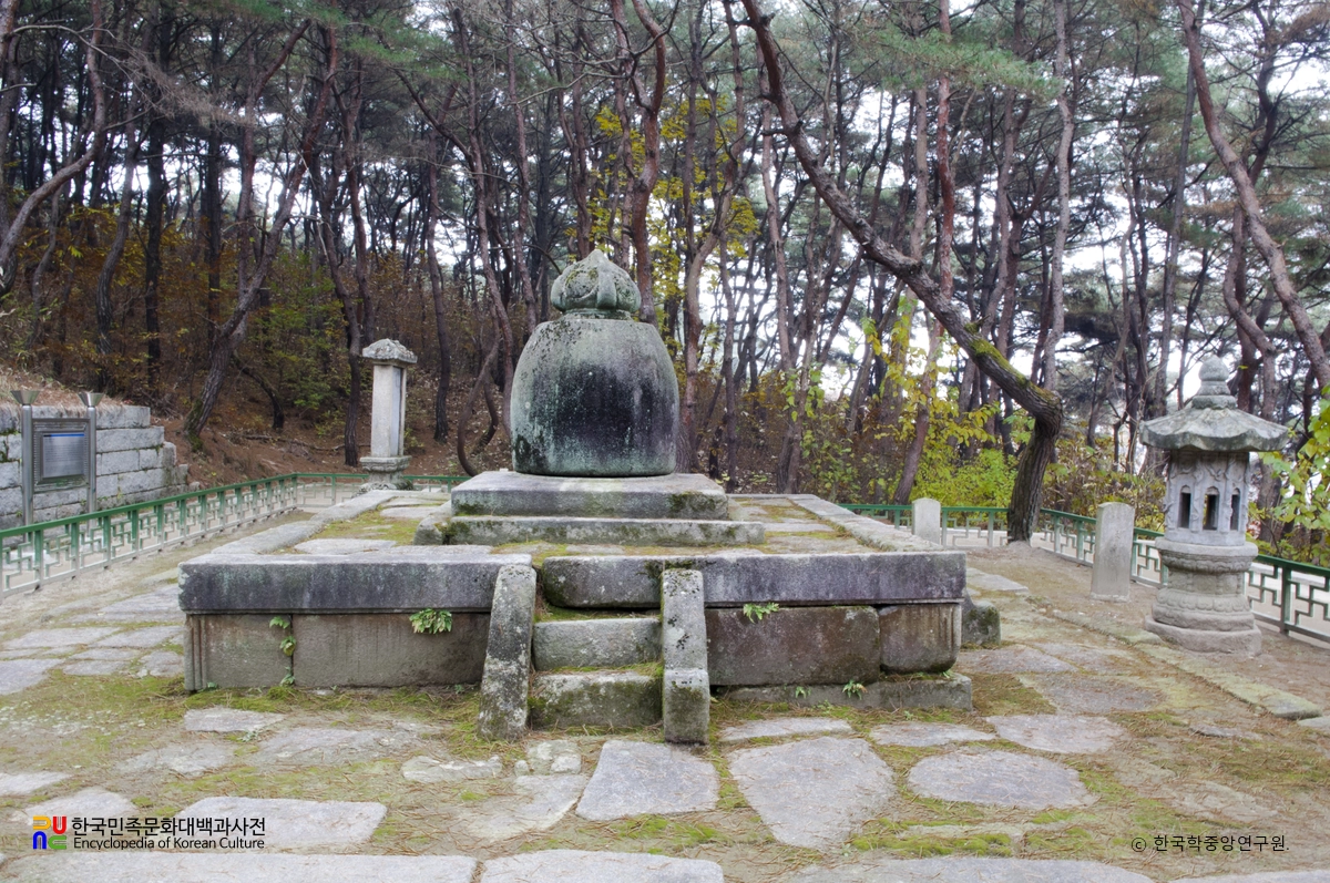 여주 신륵사 보제존자석종 측면