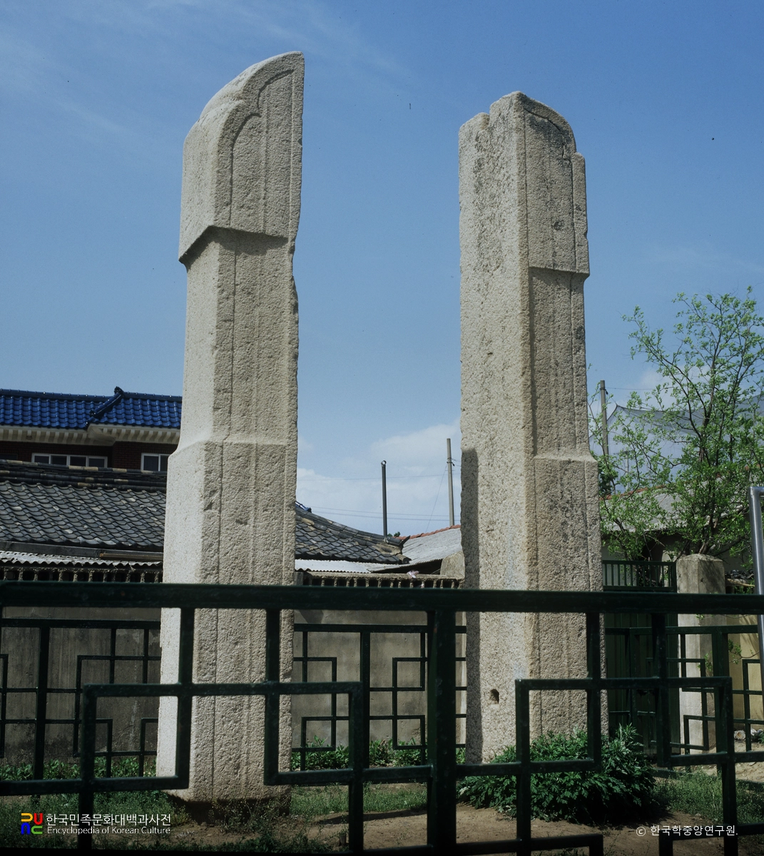 경주 삼랑사지 당간지주 정측면