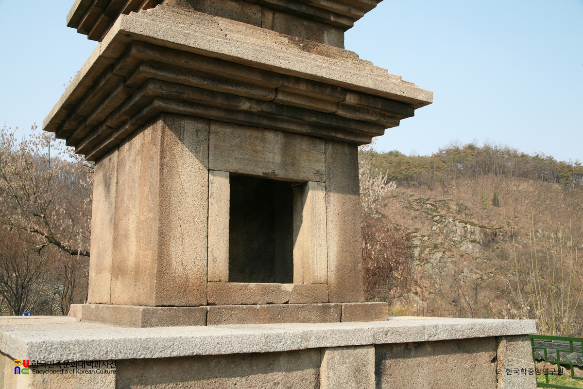 의성 빙산사지 오층석탑 탑신
