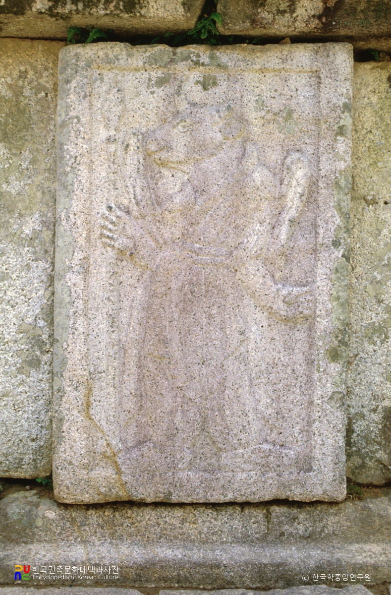 경주 김유신묘의 십이지신상 중 소상