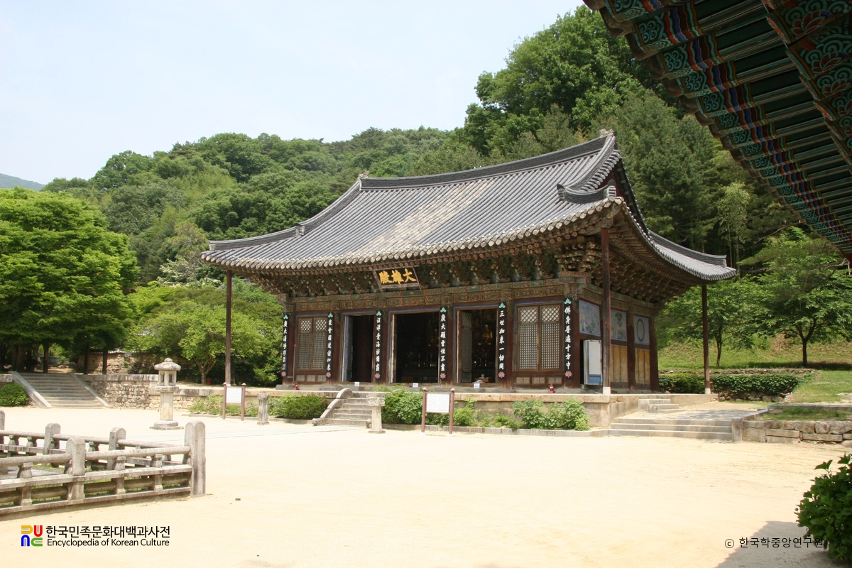 김천 직지사 대웅전 정측면