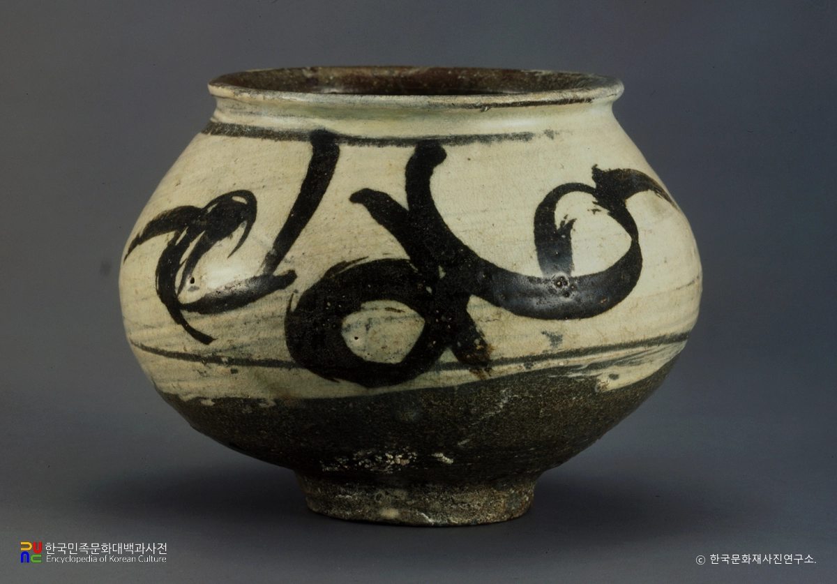 분청사기철화당초문호