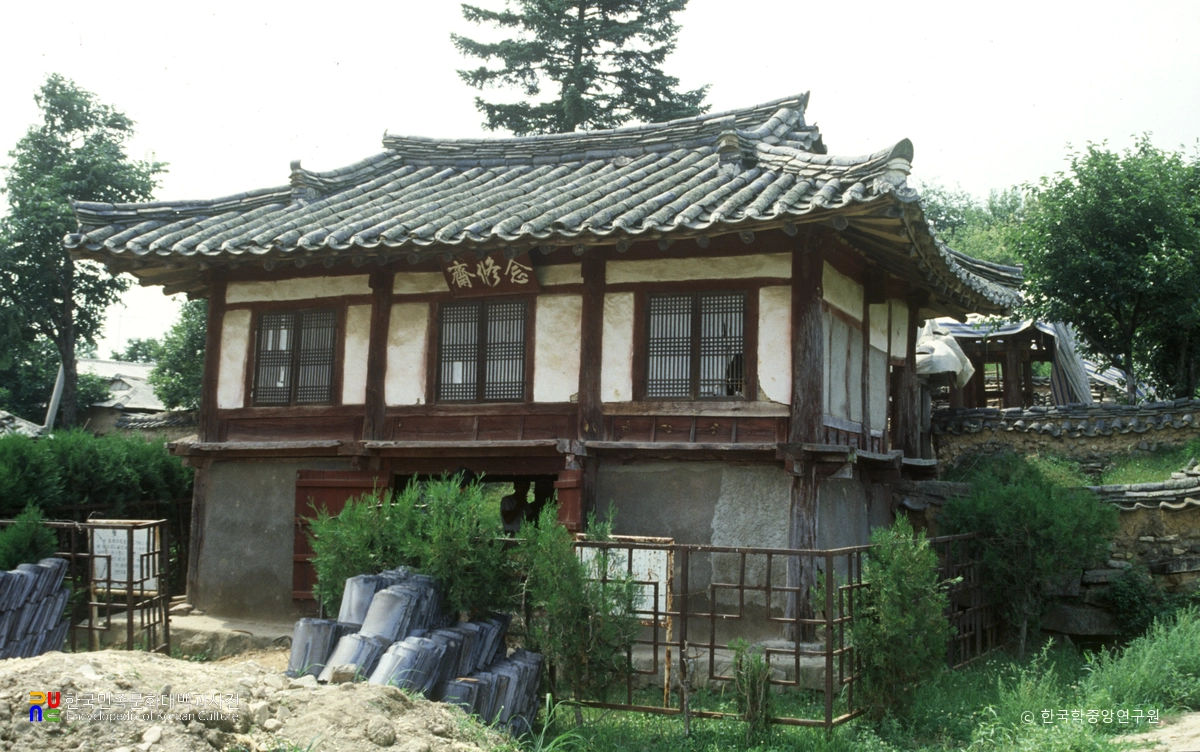 보은 익재 영당 정측면