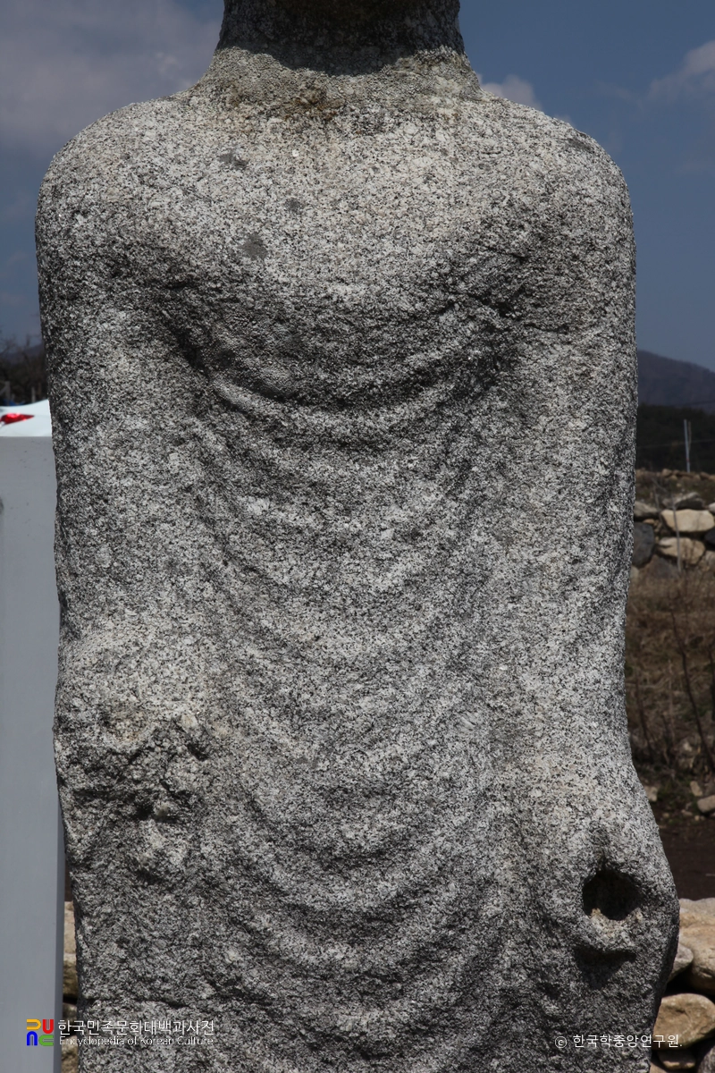 함양 극락사지 석조여래입상의 수인