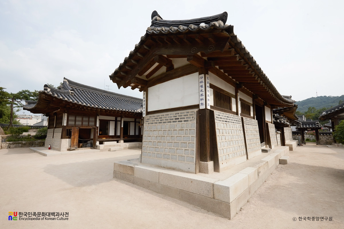 서울 제기동 해풍부원군 윤택영 재실 안채 정측면