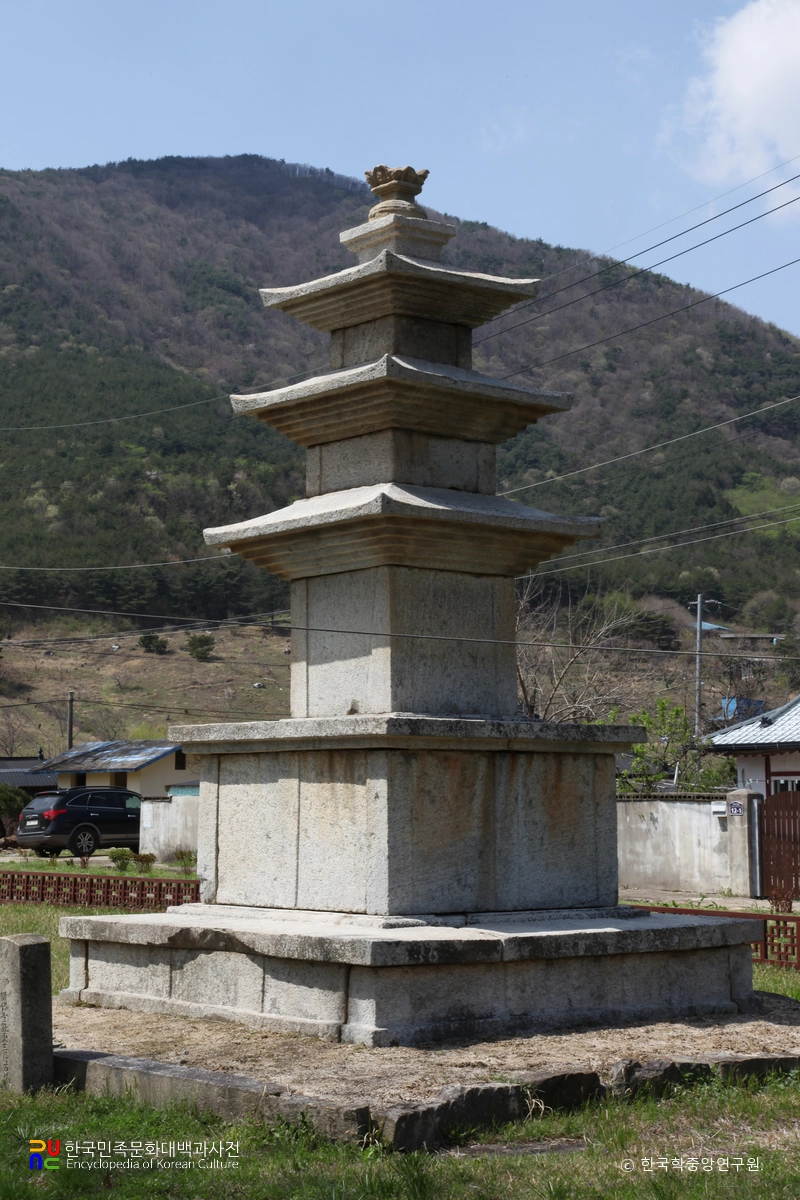 산청 단속사지 동 삼층석탑 정측면