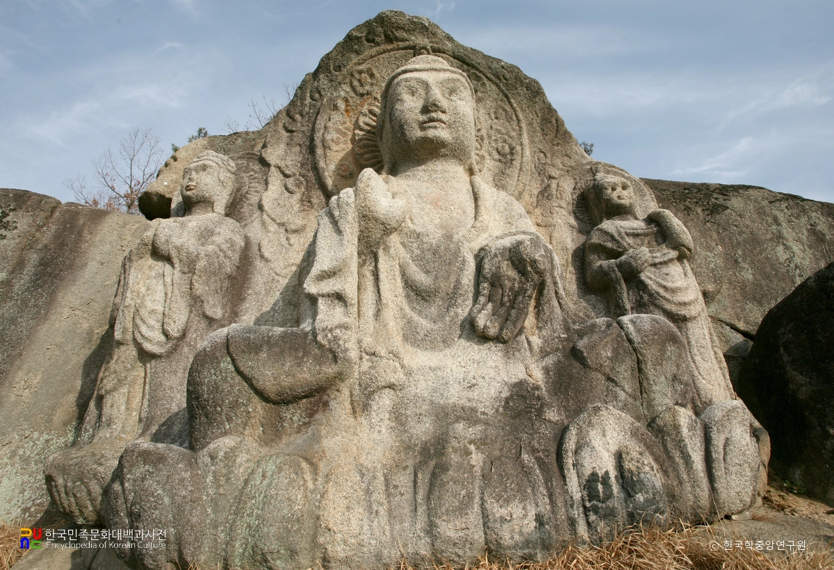 영주 가흥동 마애여래삼존상 및 여래좌상 중 마애여래삼존상 정면
