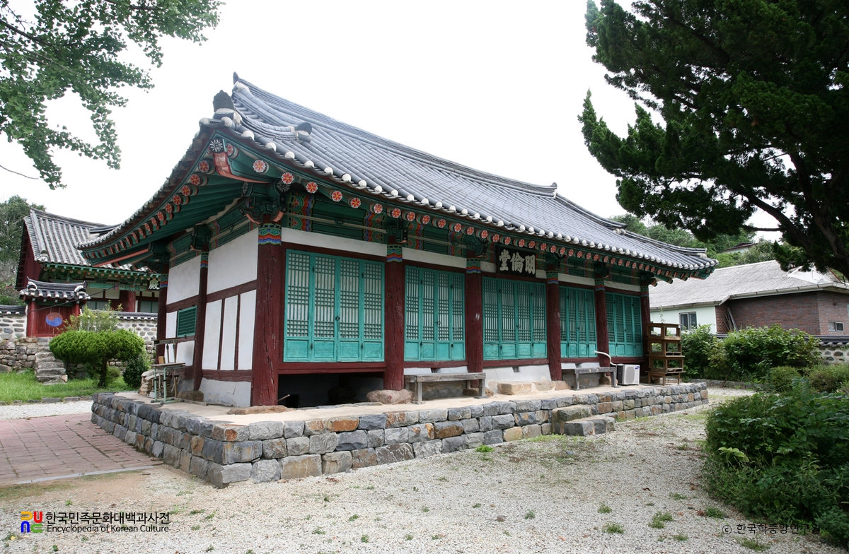 부여향교 명륜당 정측면