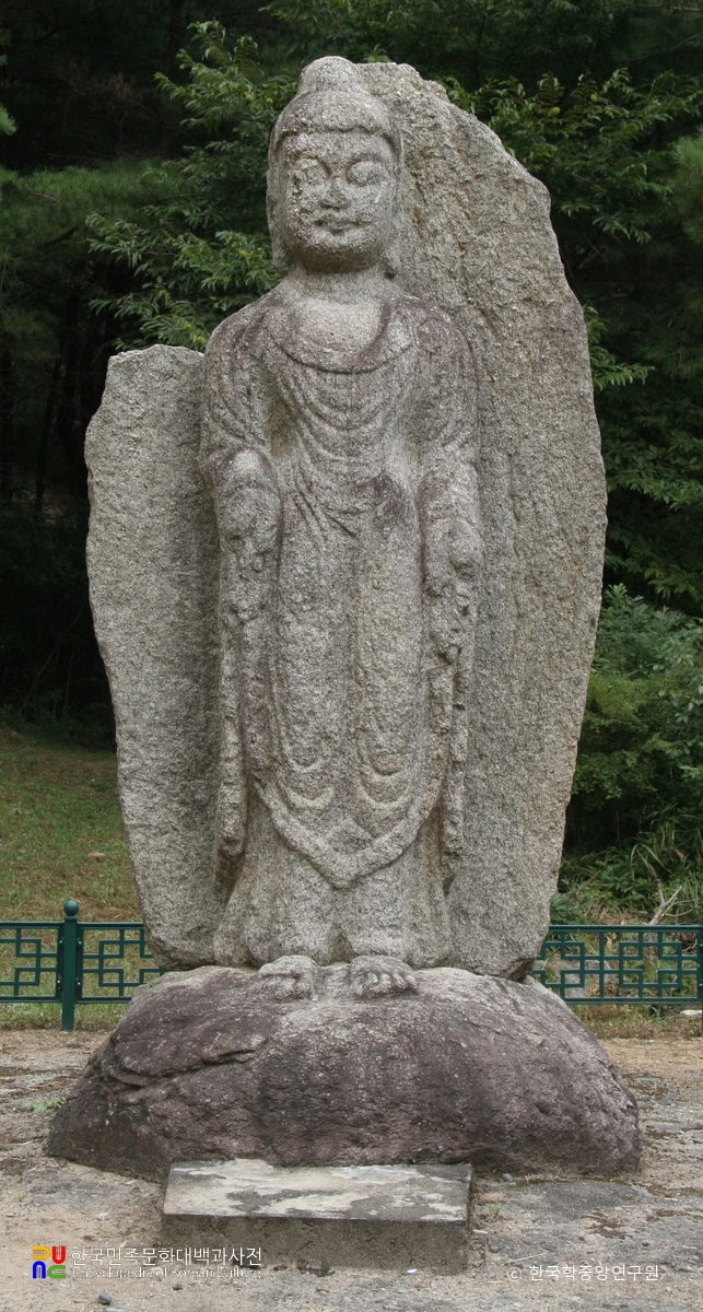 거창 농산리 석조여래입상