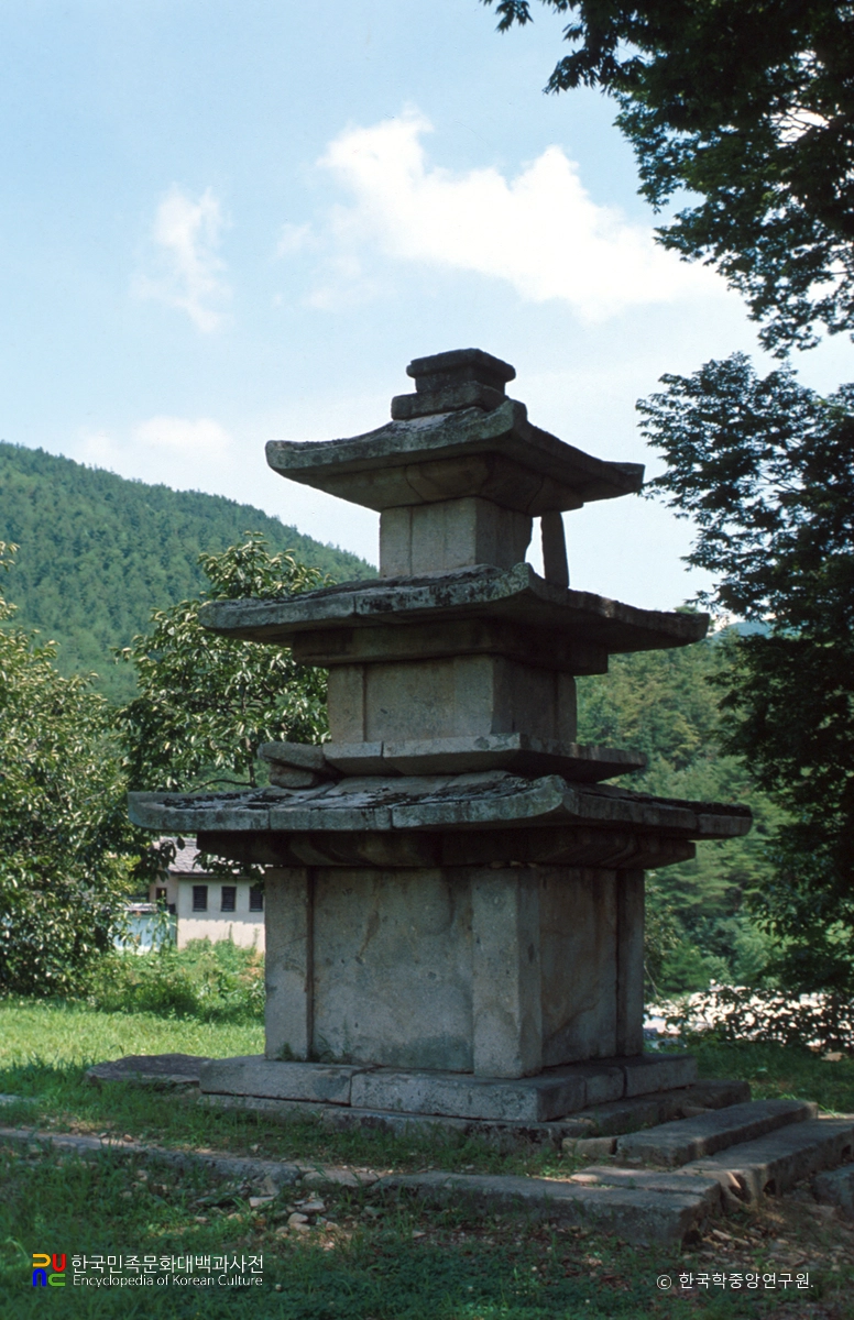 김제 귀신사 석탑 정측면
