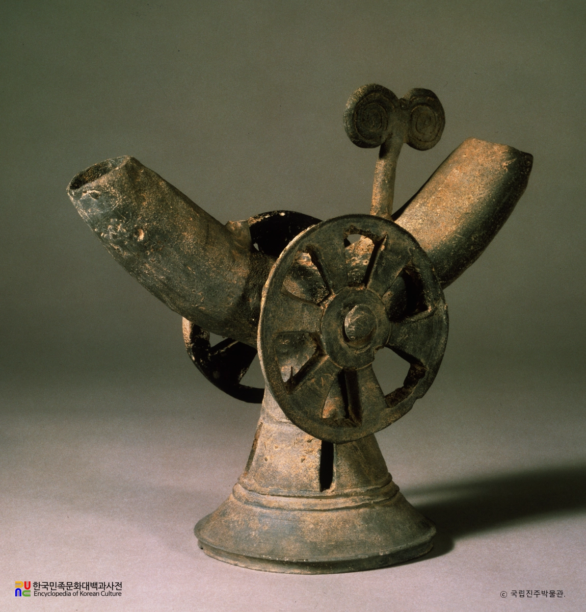 도기 바퀴장식 뿔잔